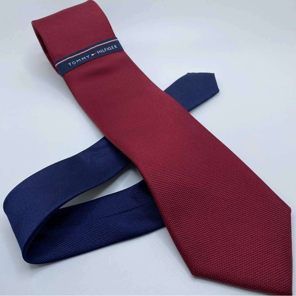 Tommy Hilfiger Men’s Tie. 100% Silk.